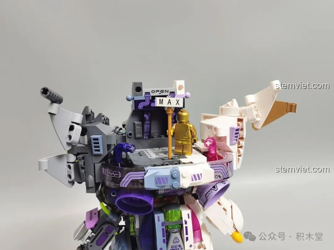 Phần thân trên của Rồng Thời Không TC1814 đang hoàn thiện, chuẩn bị gắn đầu.