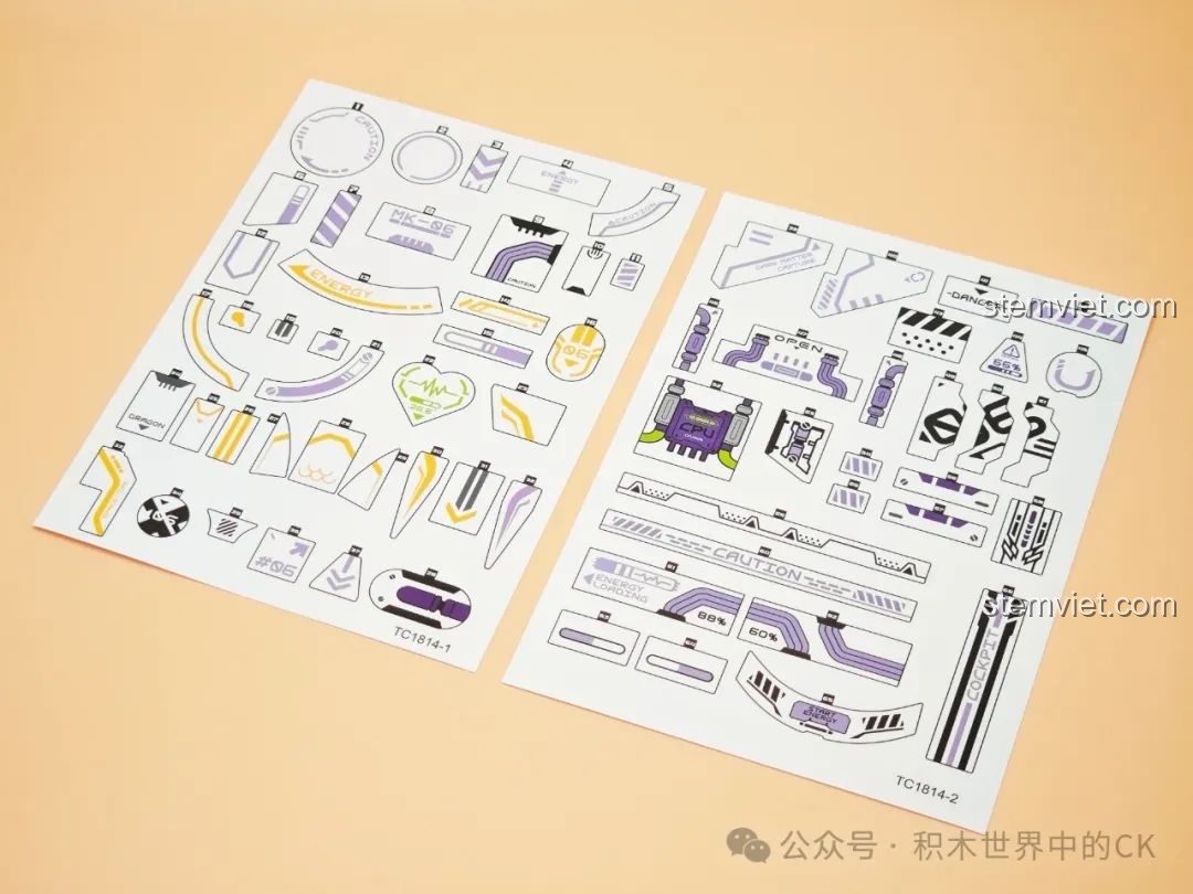 Hai tấm sticker lớn với nhiều họa tiết và ký hiệu cho mô hình Rồng Thời Không TC1814, tăng tính thẩm mỹ.