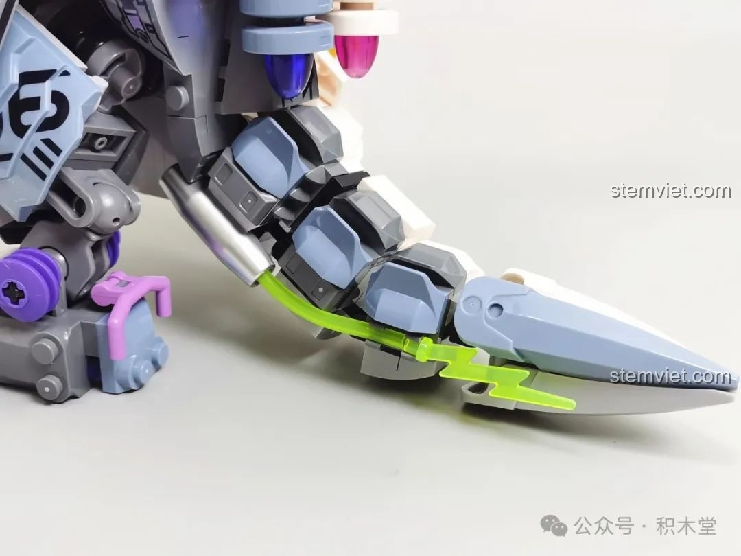 Cận cảnh phần thân dưới của Rồng Thời Không TC1814, review chi tiết thiết kế.