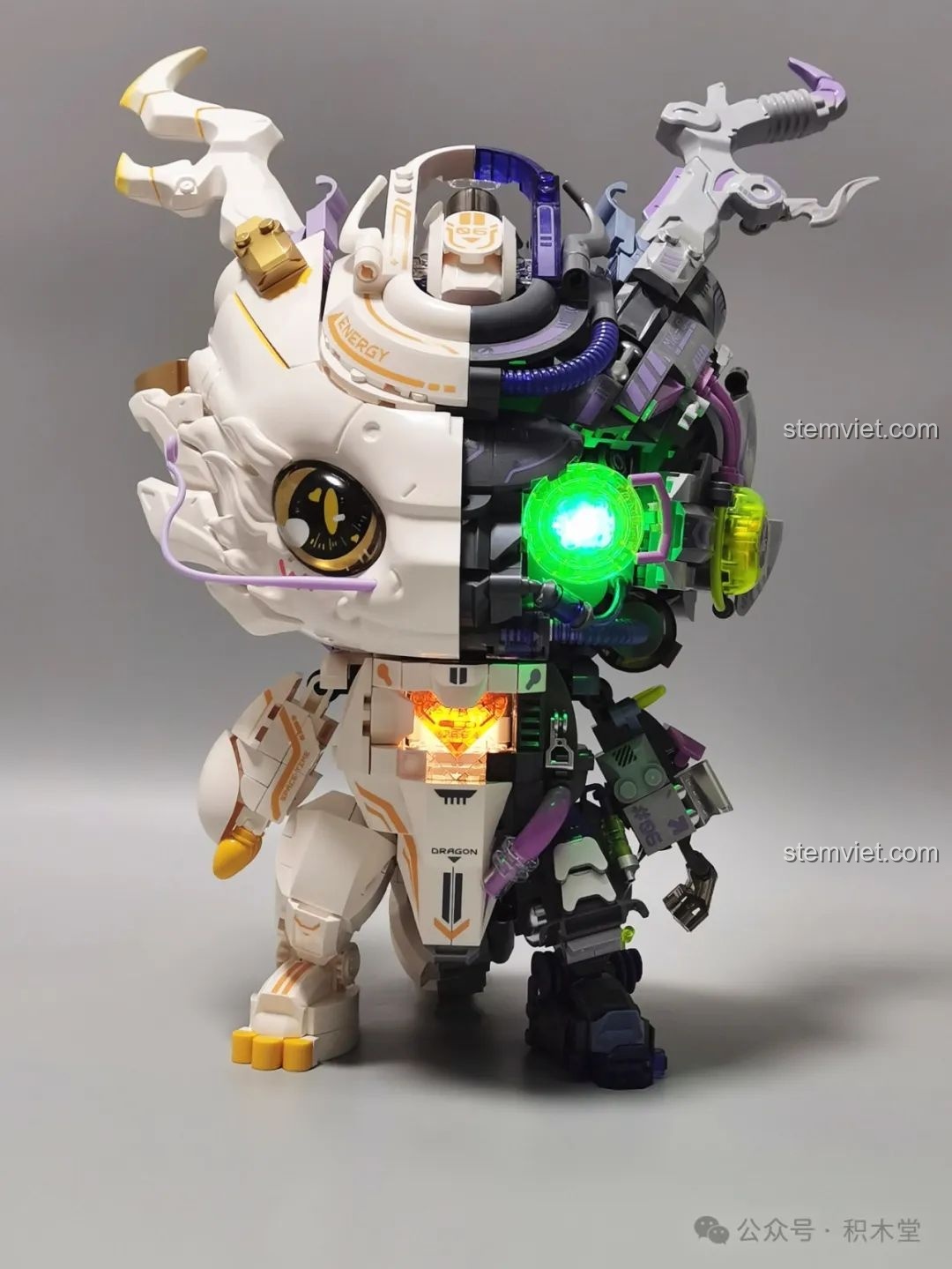 Rồng Thời Không TC1814 và mô hình Kuromi đứng cạnh nhau, review bộ sưu tập TOP TOY.