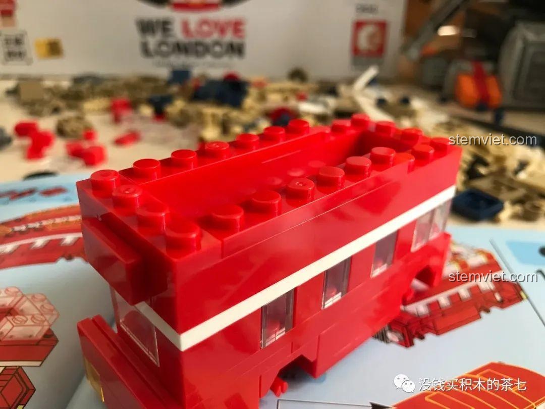 Bước đầu tiên lắp ráp tháp Big Ben trong bộ Wekki 516000 Gấu Teddy Yêu London.