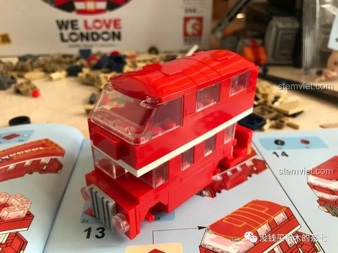 Các mảnh ghép mặt đồng hồ của tháp Big Ben trong bộ Wekki 516000 Gấu Teddy Yêu London.