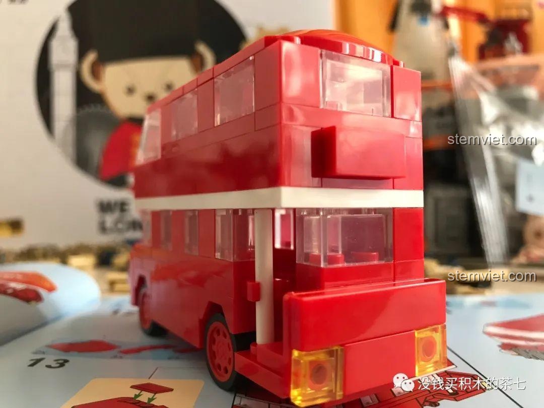 Tháp Big Ben và đế mô hình trong bộ Wekki 516000 Gấu Teddy Yêu London.