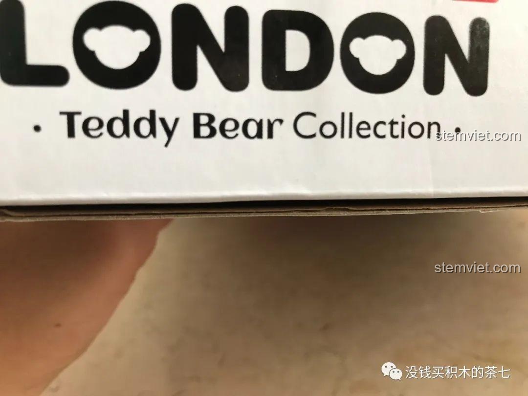 Tiếp tục lắp ráp khung xe buýt trong bộ Wekki 516000 Gấu Teddy Yêu London.