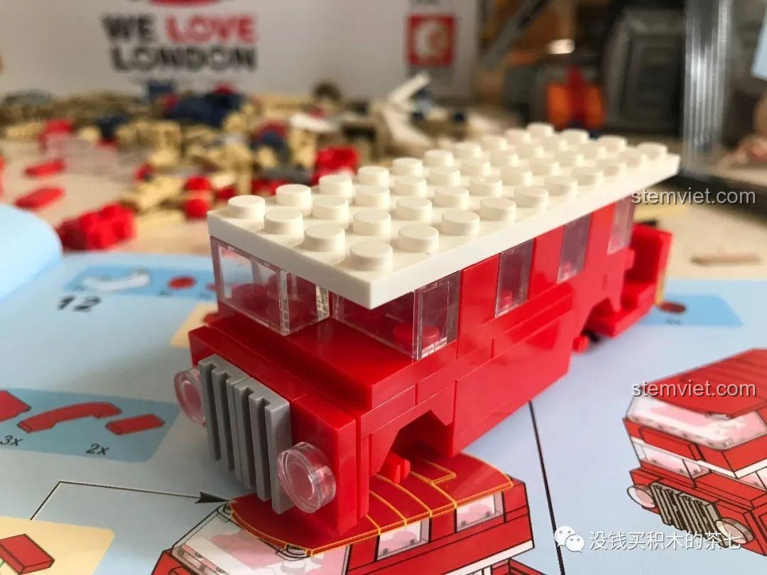 Chiếc xe buýt hai tầng đã hoàn thành trong bộ Wekki 516000 Gấu Teddy Yêu London.