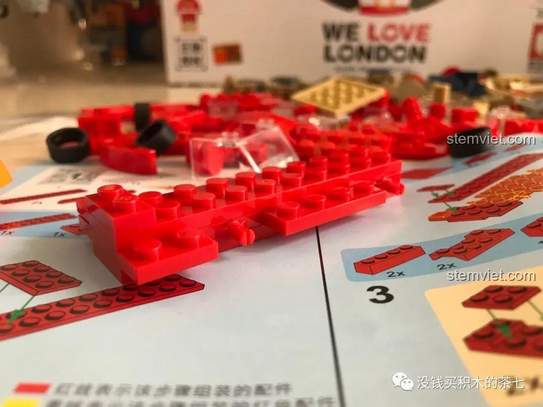 Lắp mái cho tầng một của xe buýt trong bộ Wekki 516000 Gấu Teddy Yêu London.