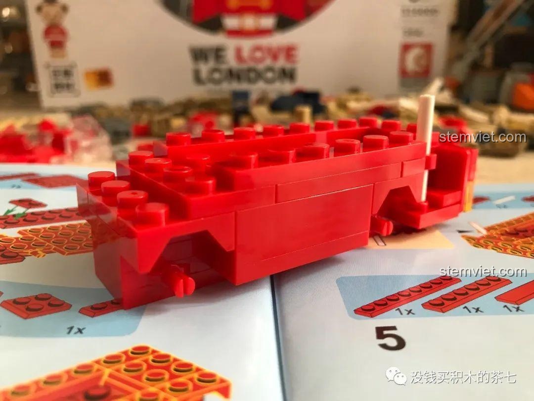 Tầng hai của xe buýt đã hoàn thiện trong bộ Wekki 516000 Gấu Teddy Yêu London.