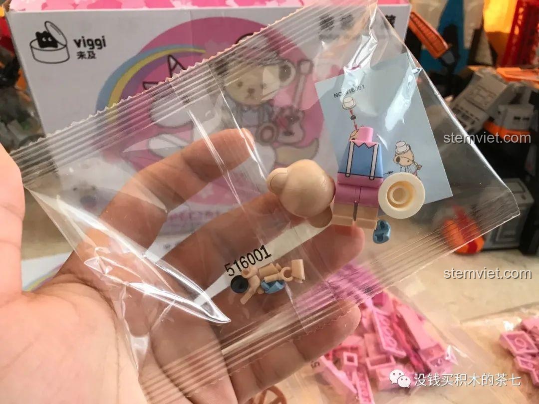 Túi đựng minifigure gấu Teddy trong bộ lắp ráp Wekki 516001 Gấu Teddy Đi Xe Ngựa.