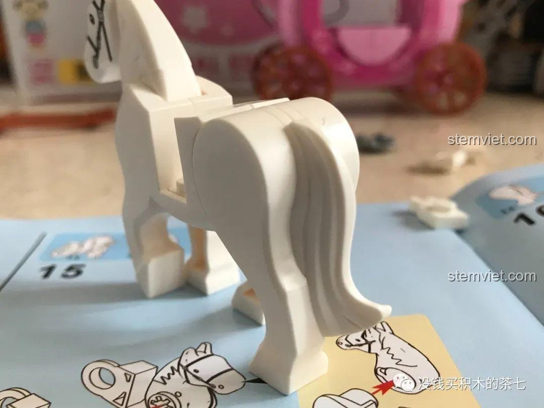 Thân minifigure gấu Teddy trong bộ Wekki 516001 Gấu Teddy Đi Xe Ngựa.