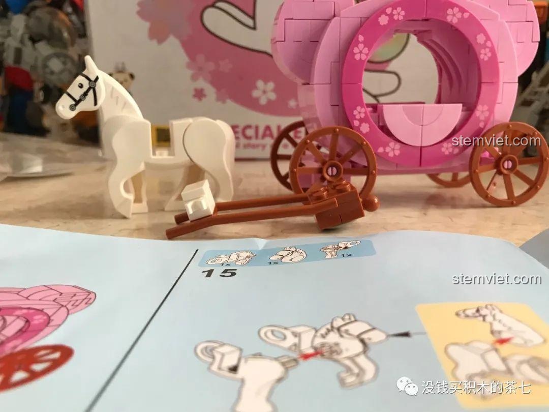 Chi tiết gắn mũ cho minifigure gấu Teddy trong bộ Wekki 516001 Gấu Teddy Đi Xe Ngựa.