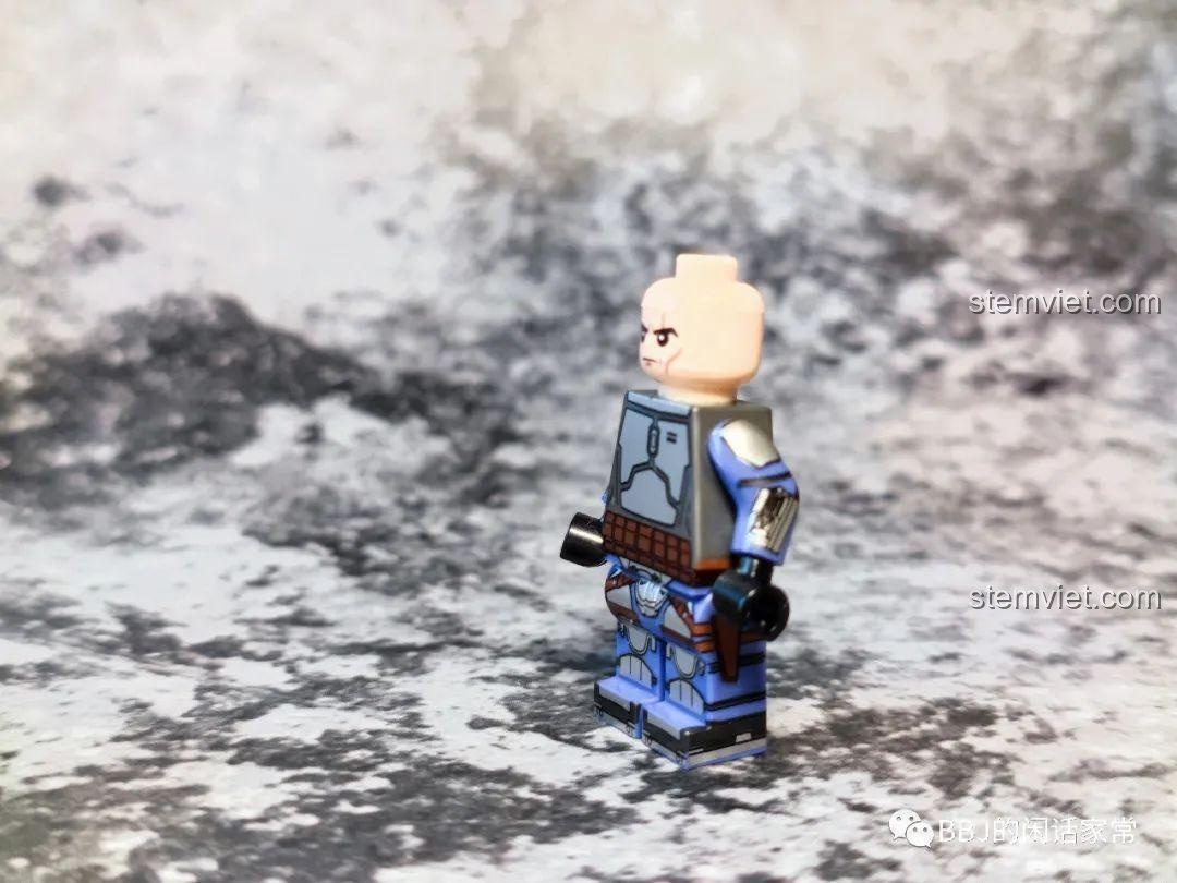 Minifigure Jango Fett WM6122 Star Wars The Mandalorian, không mũ, góc nghiêng, review.