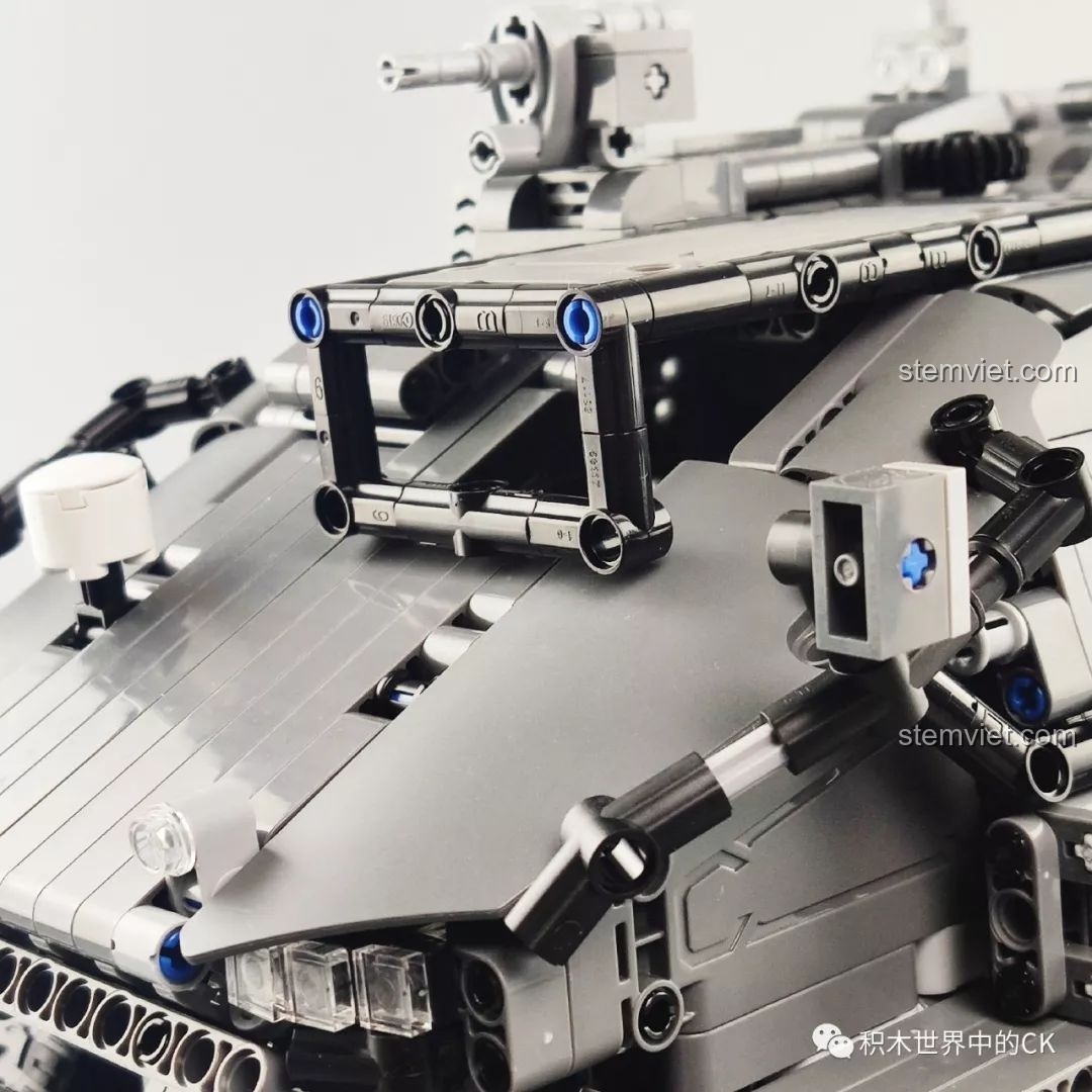 Chi tiết phần thân xe của mô hình Xe Vận Chuyển Quân Sự CN171-11 ONEBOT.