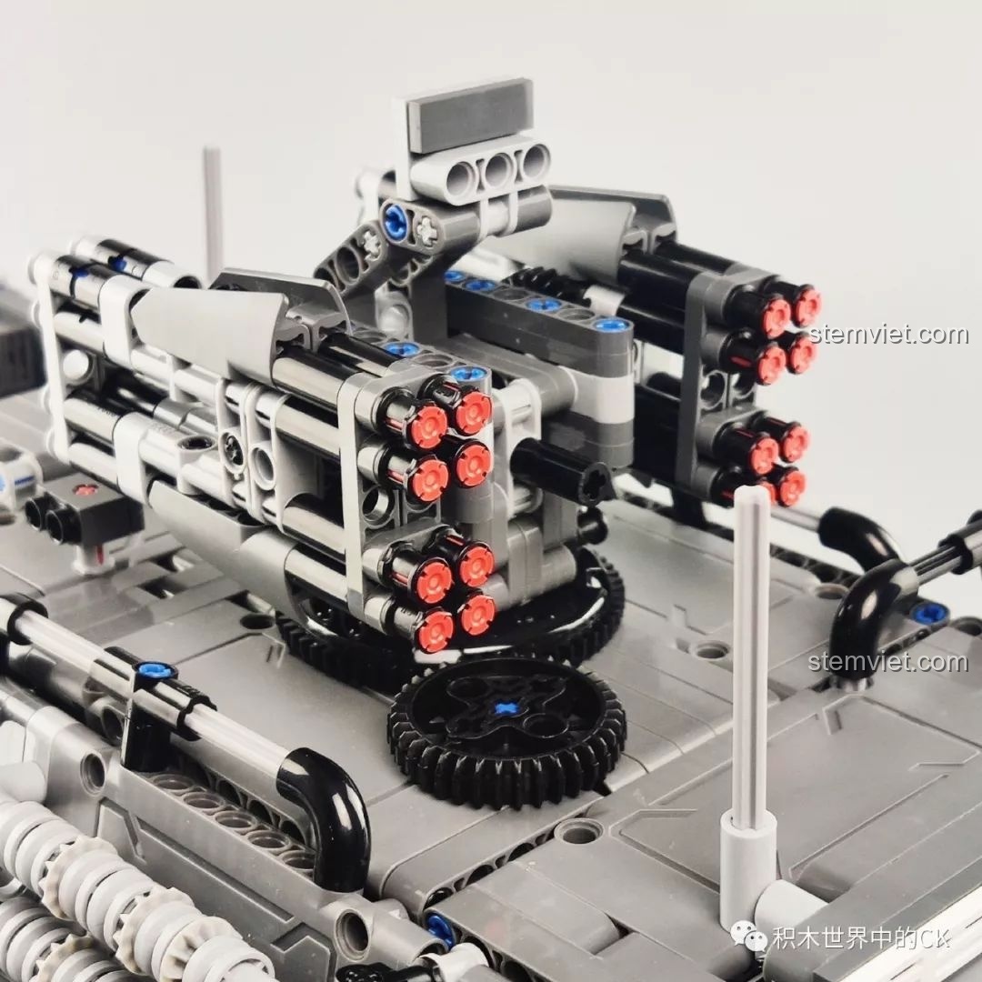 Bên trong khoang chứa của mô hình Xe Vận Chuyển Quân Sự CN171-11 ONEBOT.