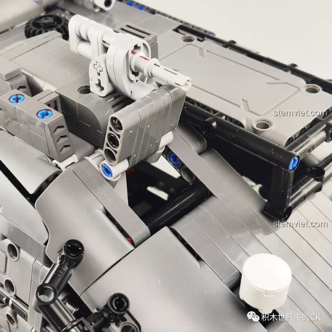 Mô hình Xe Vận Chuyển Quân Sự CN171-11 ONEBOT OBLDQ16AIQI cùng các nhân vật minifigure.