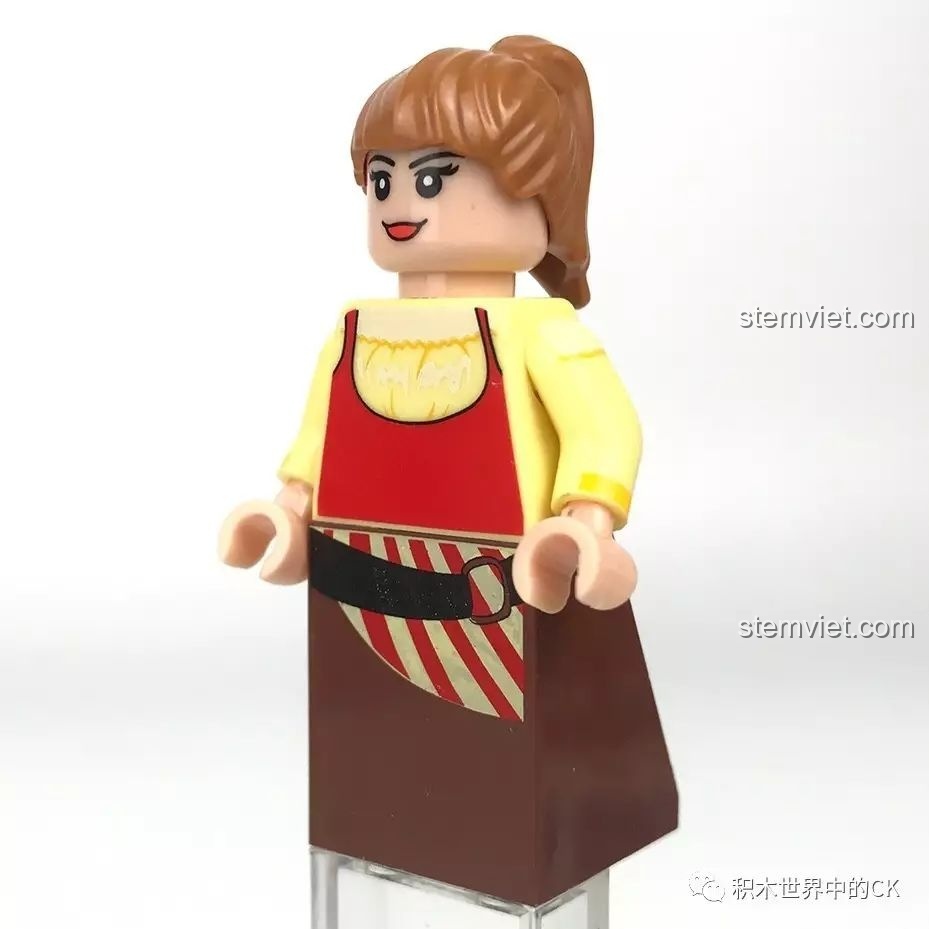 Góc nghiêng của minifigure Hồ Thu Nhiễm, cho thấy sự kết hợp màu sắc độc đáo của trang phục.