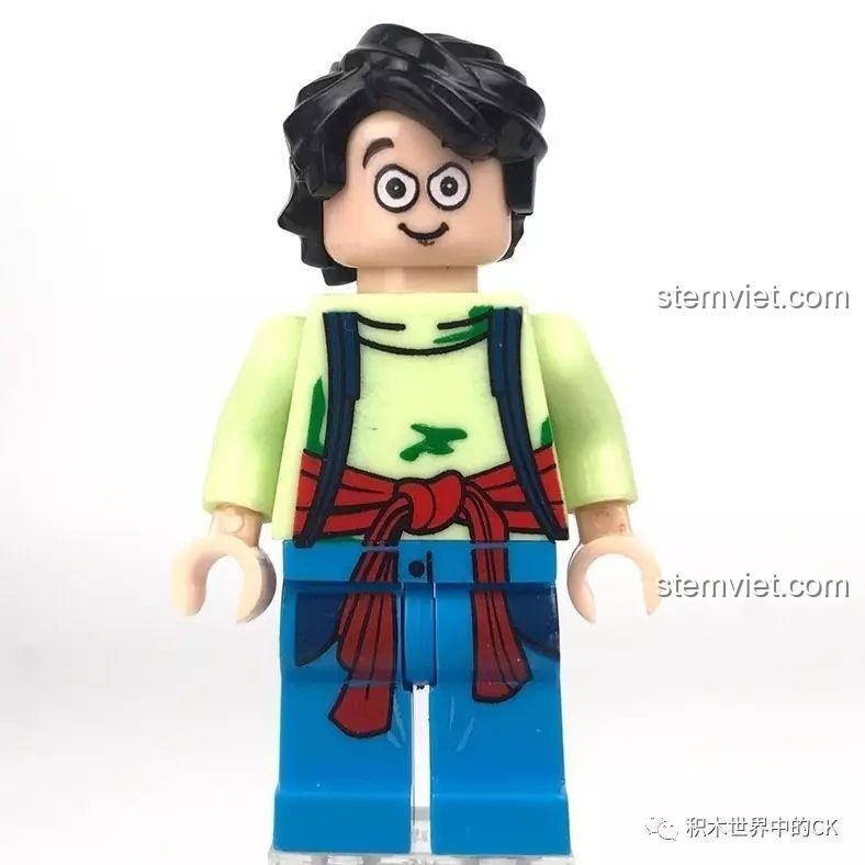 Minifigure Tiểu Đào trong bộ XINGBAO XB-01013, với biểu cảm mắt mở to và trang phục kỳ lạ.