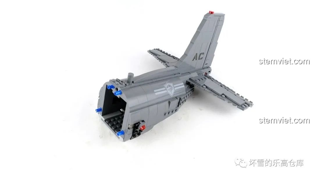 Phần đuôi của máy bay AC-130 đã được lắp ráp và sẵn sàng ghép nối với thân chính.