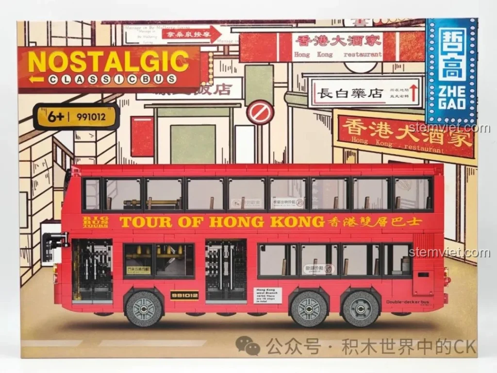 Hộp sản phẩm Zhe Gao 991012 Xe Buýt Hai Tầng Hồng Kông màu đỏ nổi bật, với hình ảnh xe buýt và kiến trúc cổ điển, thu hút mọi ánh nhìn.