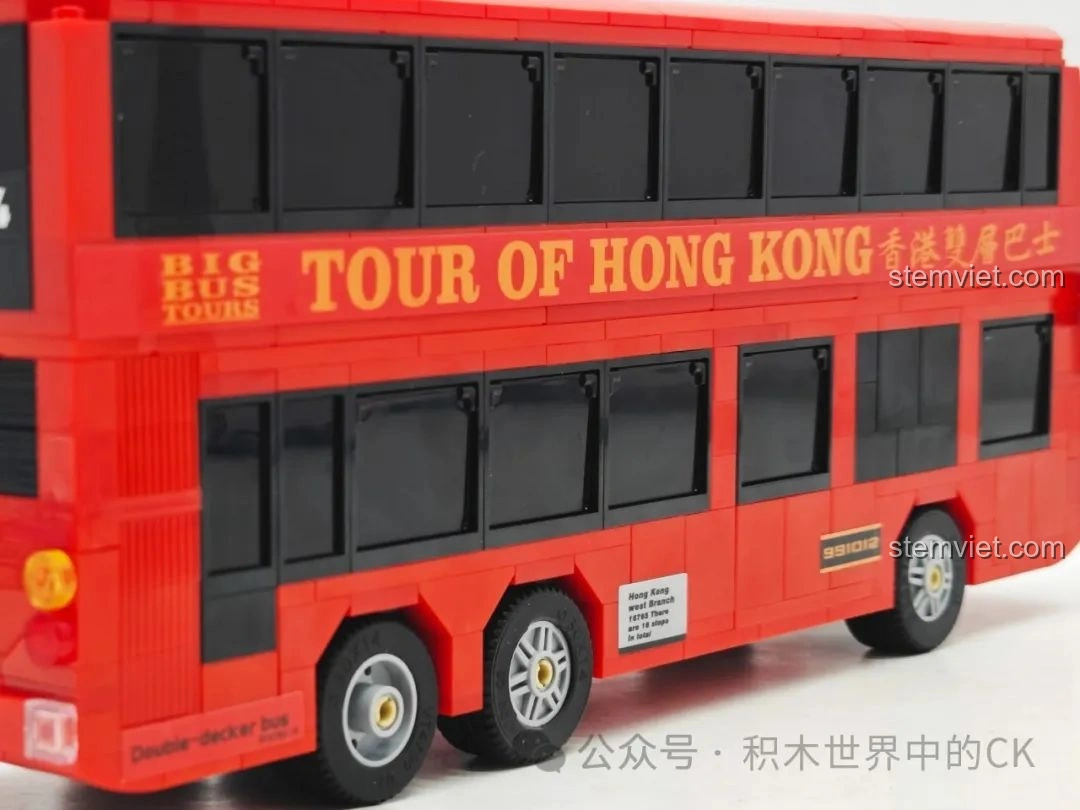 Góc nhìn khác về nội thất tầng trên của mô hình Xe Buýt Hai Tầng Hồng Kông Zhe Gao 991012, thể hiện sự sắp xếp hợp lý.