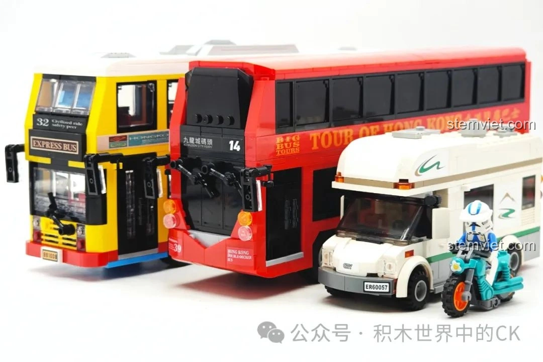 Hình ảnh cuối cùng của mô hình Xe Buýt Hai Tầng Hồng Kông Zhe Gao 991012 cùng các mô hình khác, thể hiện sự đa dạng của dòng sản phẩm.