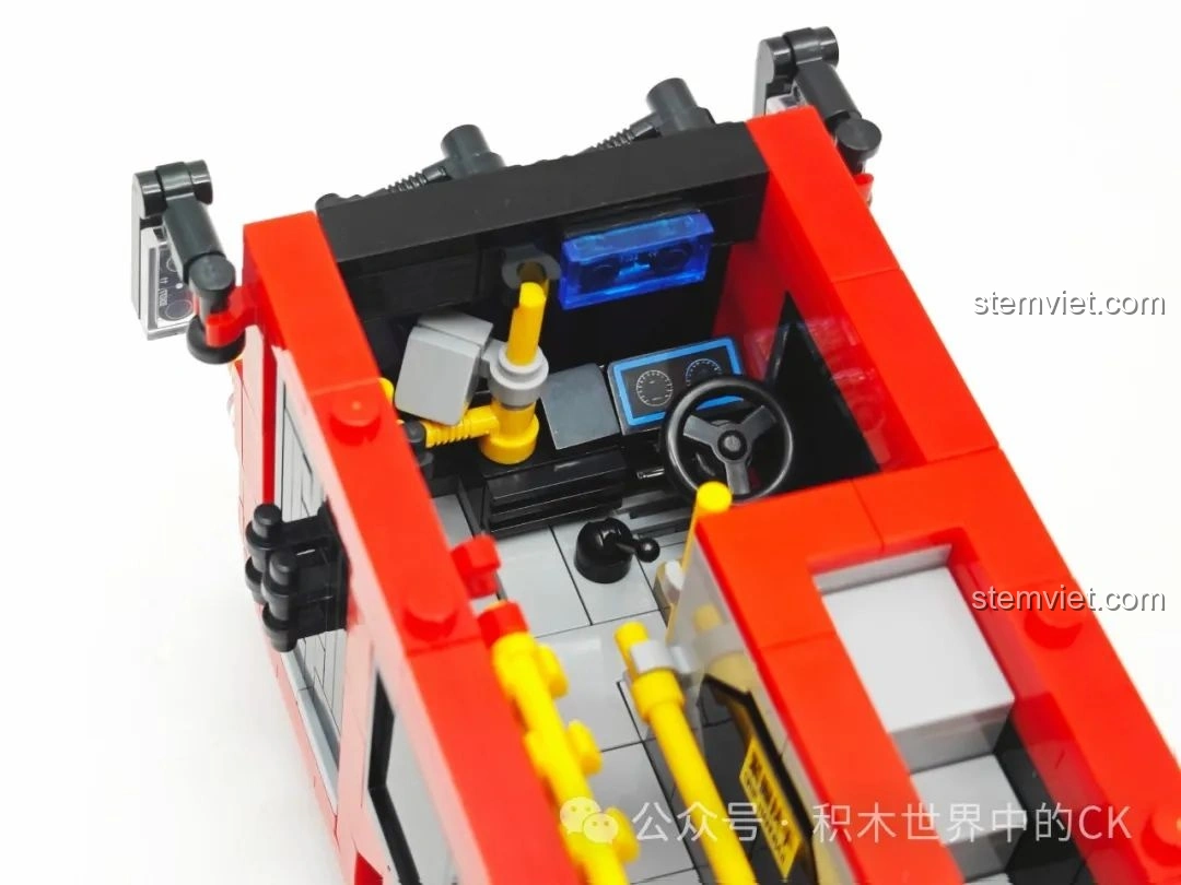 Tổng thể mô hình Xe Buýt Hai Tầng Hồng Kông Zhe Gao 991012 cùng các mô hình xe khác, tạo thành một bộ sưu tập ấn tượng.