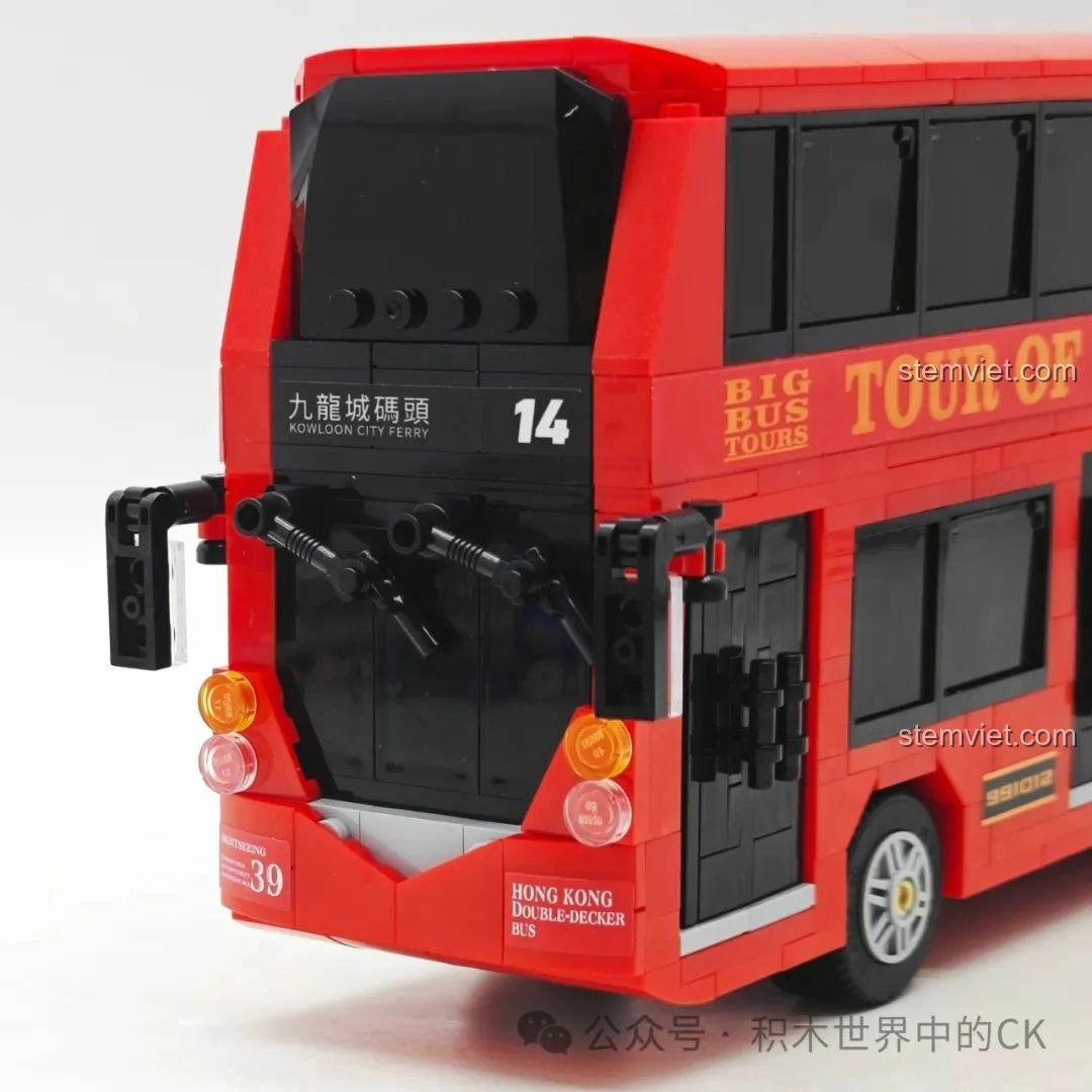 Cận cảnh chi tiết phần đầu xe của mô hình Xe Buýt Hai Tầng Hồng Kông Zhe Gao 991012, thể hiện độ tinh xảo của các mảnh ghép.