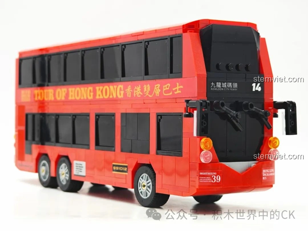 Cận cảnh phần đầu xe của mô hình Xe Buýt Hai Tầng Hồng Kông Zhe Gao 991012, với kính chắn gió và gương chiếu hậu.