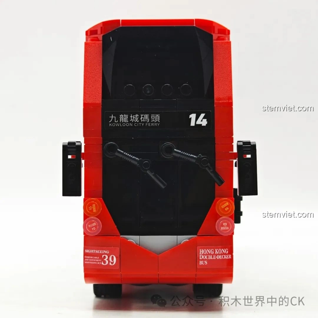 Mặt trước của mô hình Xe Buýt Hai Tầng Hồng Kông Zhe Gao 991012, với các chi tiết đèn pha và biển hiệu tuyến xe.