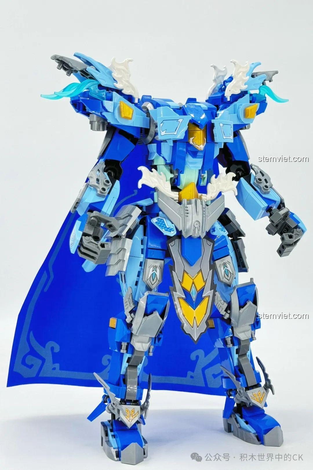 Ảnh 18 của bộ lắp ráp ZHEGAO GZ2028 Cơ Giáp Triệu Vân Hổ Uy Tướng Quân, mô tả thân hình cơ giáp hoàn chỉnh. Review đồ chơi robot Triệu Vân GZ2028.