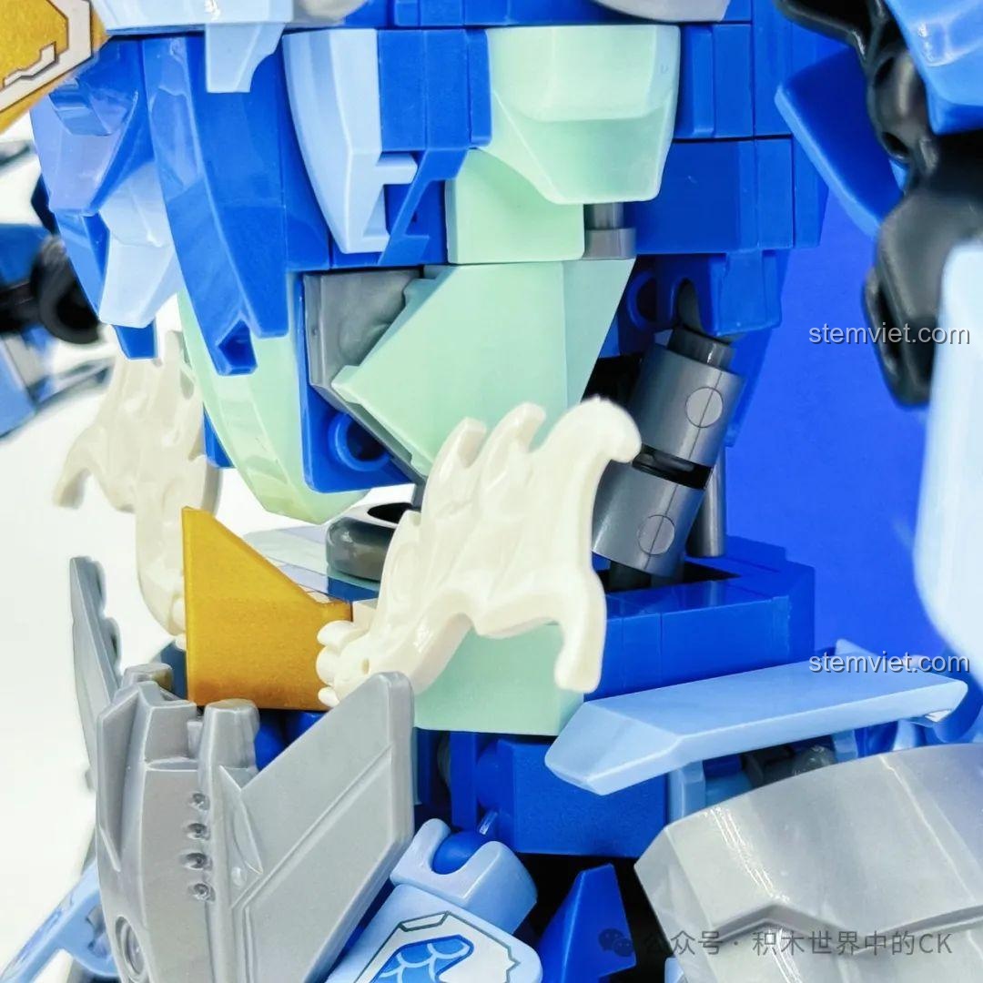 Ảnh 31 của bộ lắp ráp ZHEGAO GZ2028 Cơ Giáp Triệu Vân Hổ Uy Tướng Quân, mô tả chi tiết giáp tay. Review đồ chơi robot Triệu Vân GZ2028.