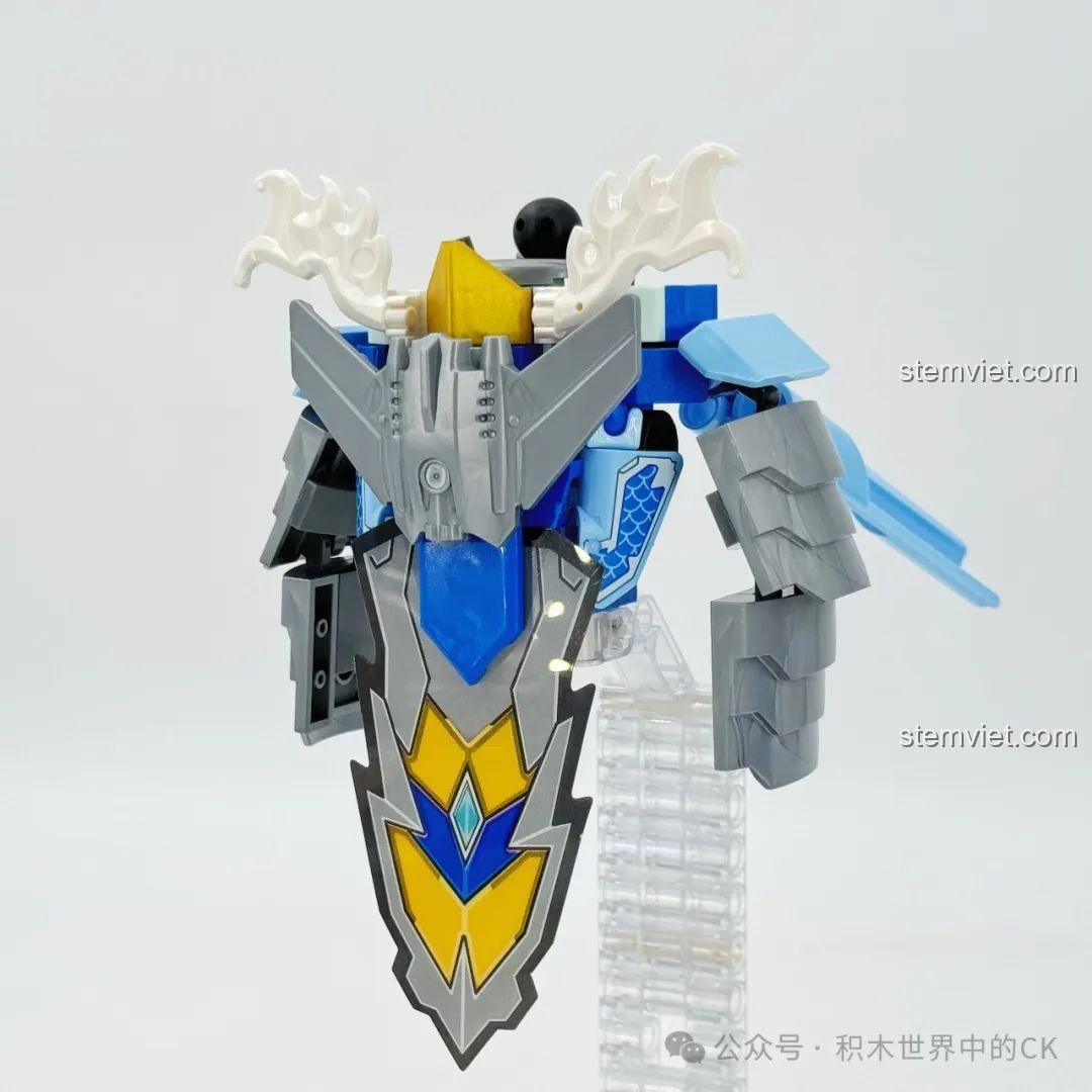 Ảnh 9 của bộ lắp ráp ZHEGAO GZ2028 Cơ Giáp Triệu Vân Hổ Uy Tướng Quân, mô tả phần thân trên đang được lắp. Review đồ chơi robot Triệu Vân GZ2028.