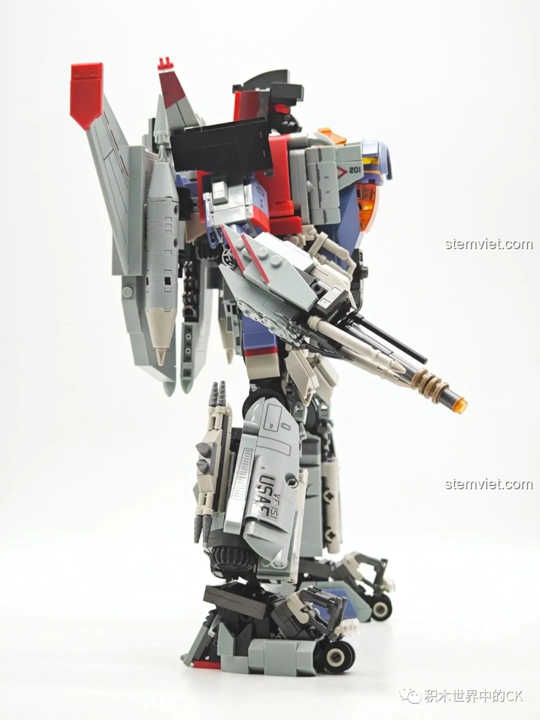 Mô hình Robot Biến Hình Blitzwing JIESTAR 58047 từ góc nhìn phía sau khác, thể hiện độ chi tiết cao.