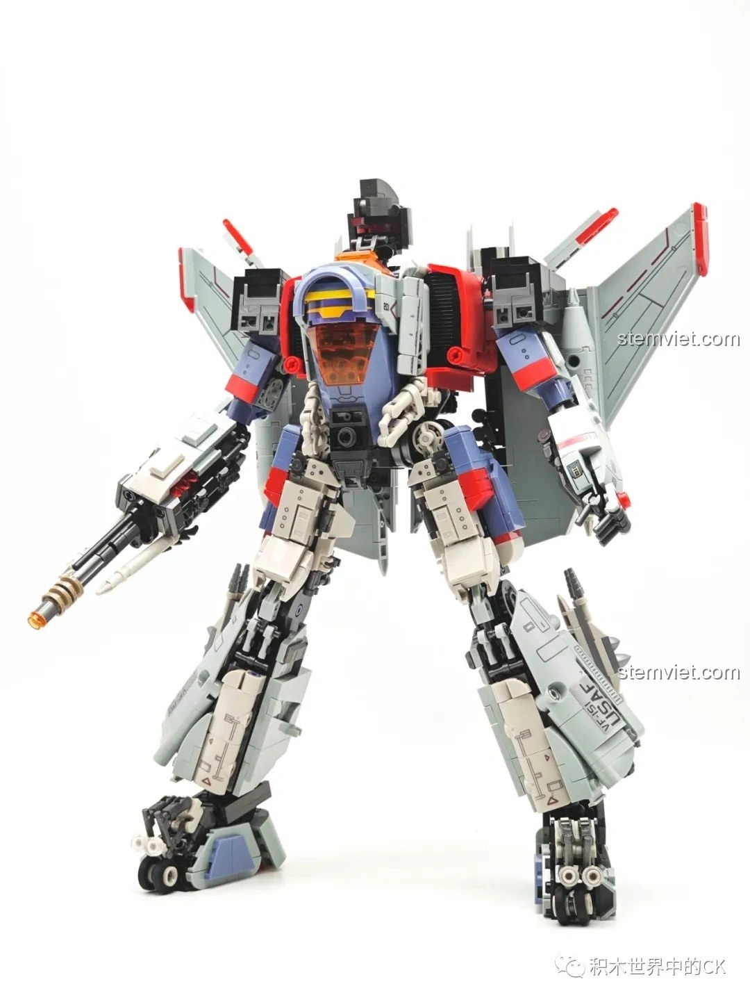 Mô hình Robot Biến Hình Blitzwing JIESTAR 58047 hoàn chỉnh từ góc nhìn chính diện, chi tiết rõ ràng.