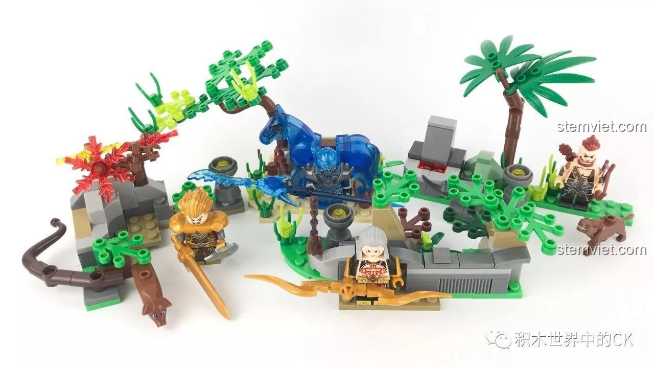 Toàn bộ 4 mô hình từ bộ Sembo 11838-11841 được ghép lại thành một sa bàn lớn, trưng bày các nhân vật và cảnh quan.