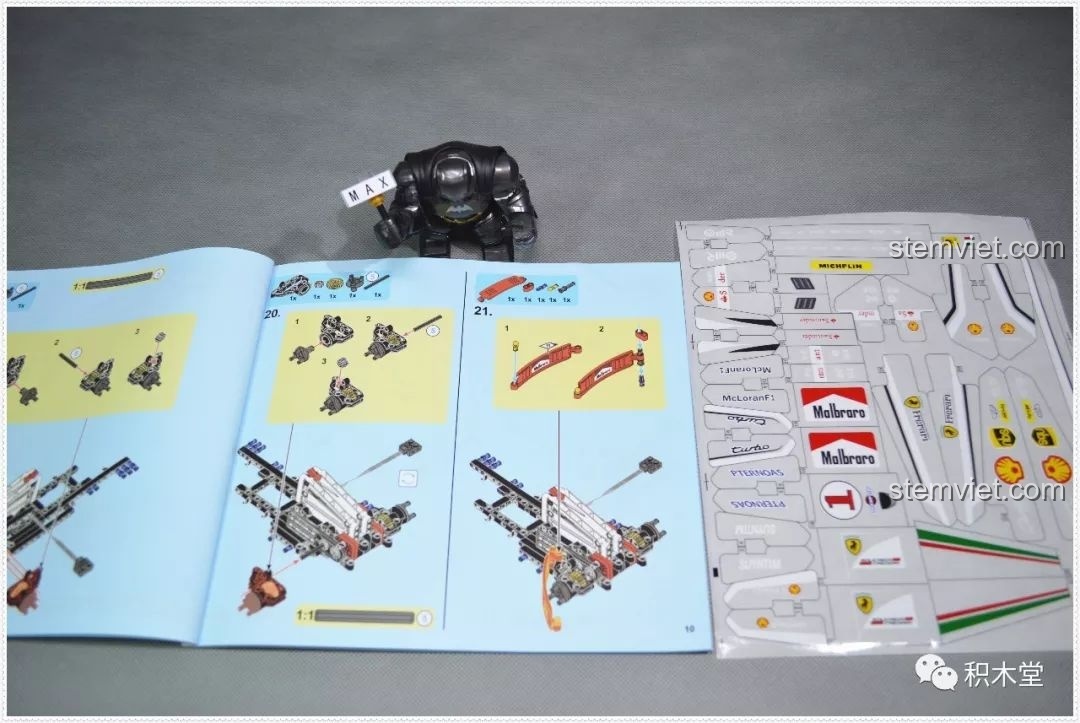 Sách hướng dẫn và sticker của bộ xếp hình Mô Ferrari F1 RC Sembo giá rẻ, chi tiết và sắc nét.