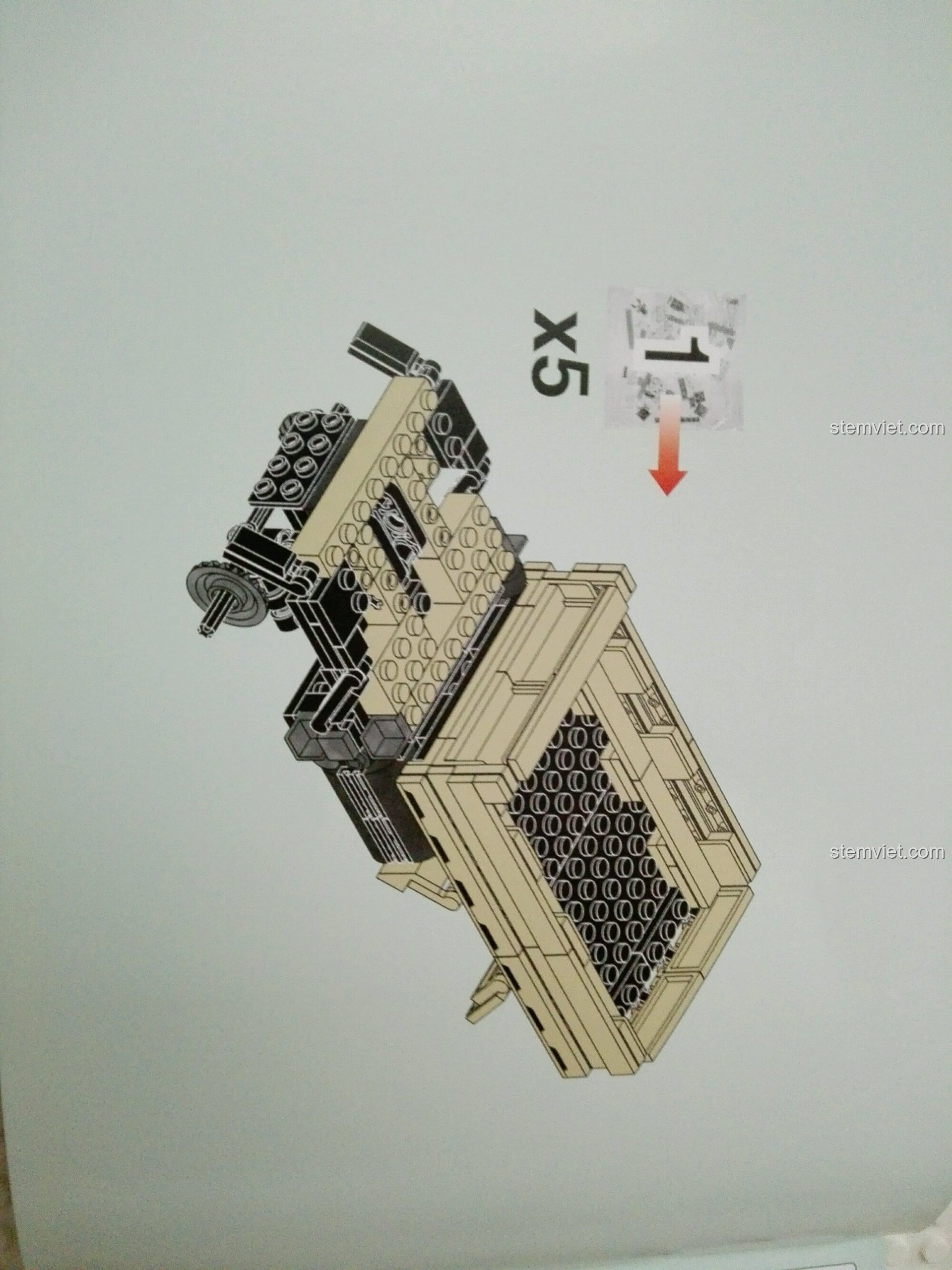 Trang hướng dẫn lắp ráp của bộ đồ chơi Xingbao XB 03026, cho thấy sự phức tạp của mô hình.