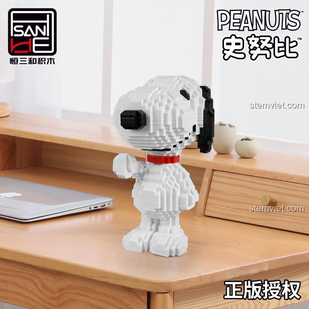 Mô hình Sanhe S050 Chú chó Snoopy sau khi lắp ráp, món đồ chơi xếp hình trang trí bàn học cực chất, giá tốt.