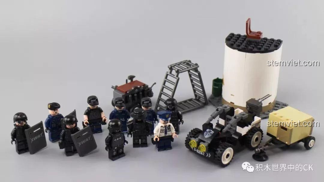 10 minifigures đặc nhiệm SWAT đi kèm trong bộ đồ chơi SEMBO 102527.
