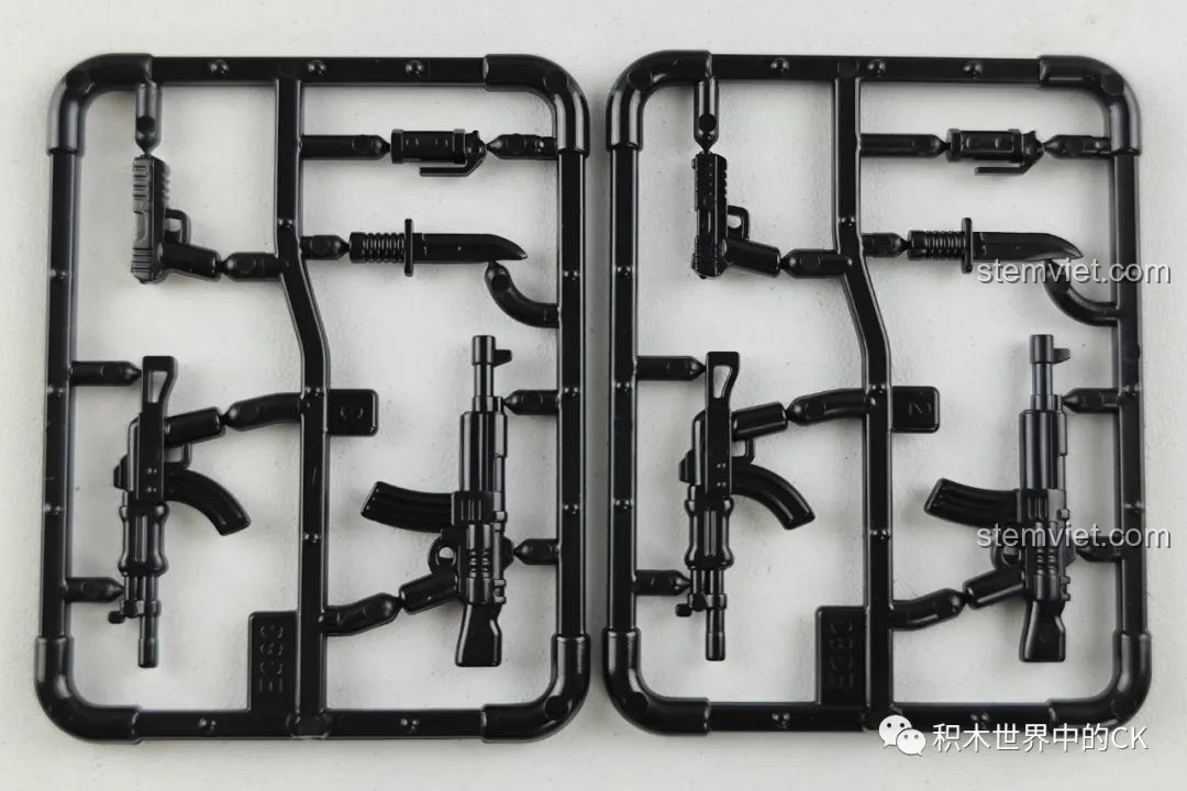 Các phụ kiện vũ khí như súng máy và dao găm được đúc sẵn trong bộ SEMBO 105 Xe tăng hạng trung Type 59 giá rẻ.