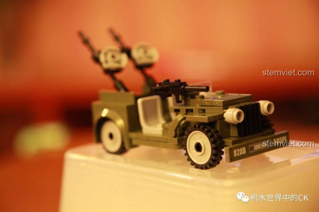 Ảnh đen trắng xe Jeep Willys MB trong lịch sử, nguồn cảm hứng cho đồ chơi mô hình SEMBO 12668.