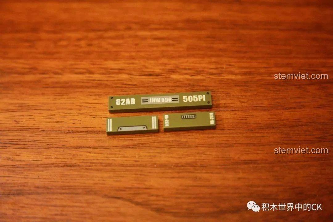 Cận cảnh các mảnh ghép in ấn chi tiết của bộ lắp ráp SEMBO 12670, thể hiện chất lượng cao và độ sắc nét.