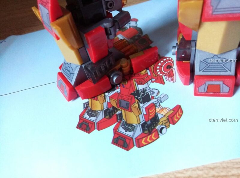 Tấm decal đi kèm bộ xếp hình Sembo 60001, dùng để dán lên các chi tiết của bộ giáp Hulkbuster.
