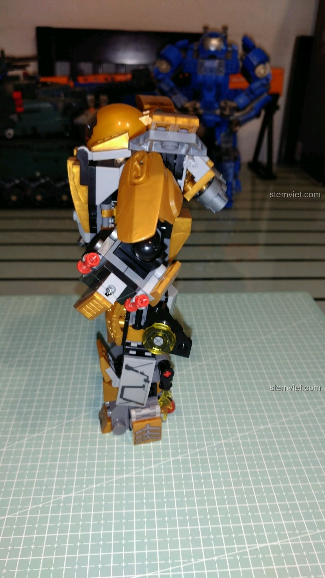 Mặt sau của bộ giáp Mecha chiến đấu MK24.