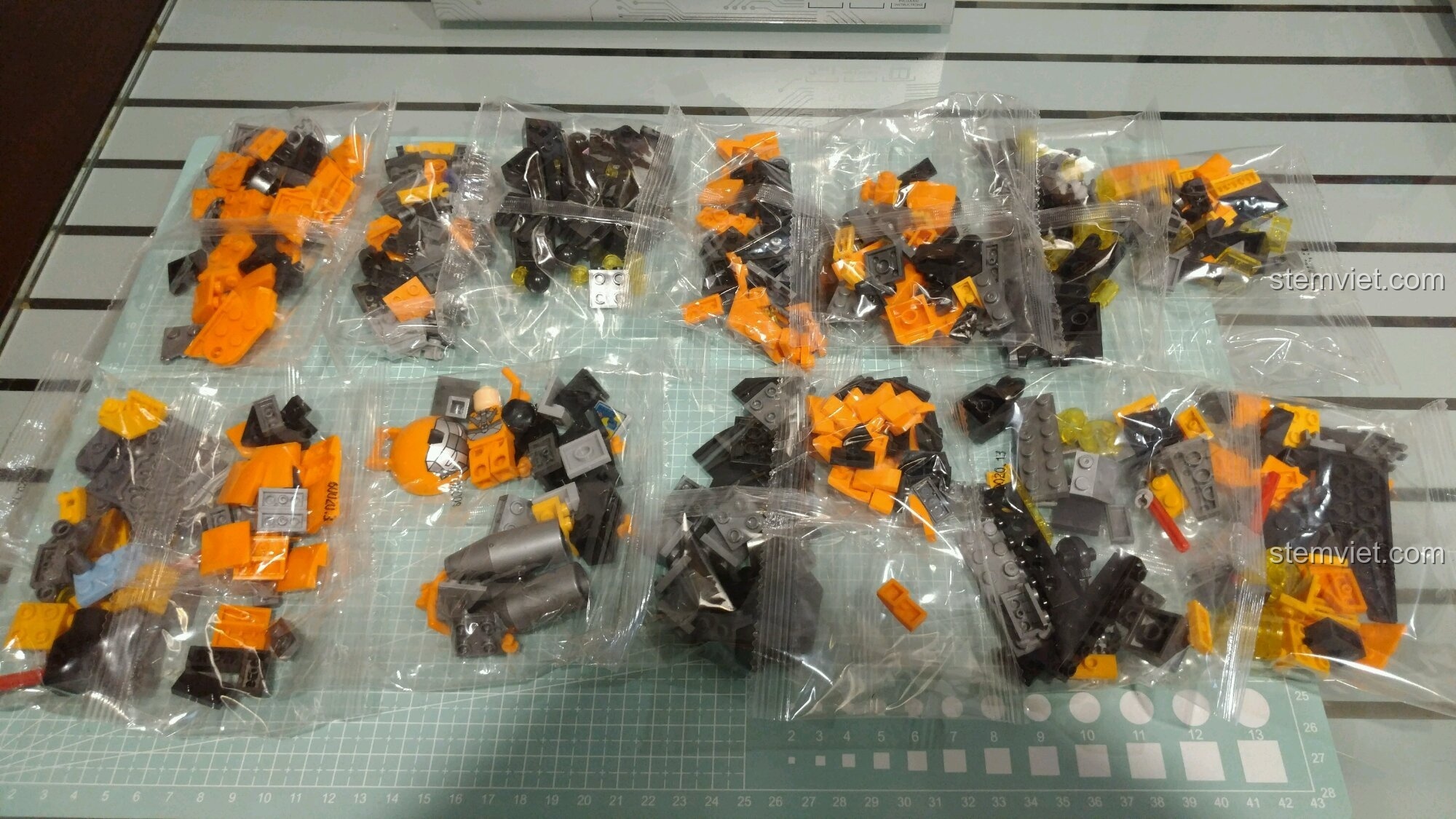Toàn bộ các túi mảnh ghép của bộ đồ chơi xây dựng Sembo 60020 Hulkbuster MK36.