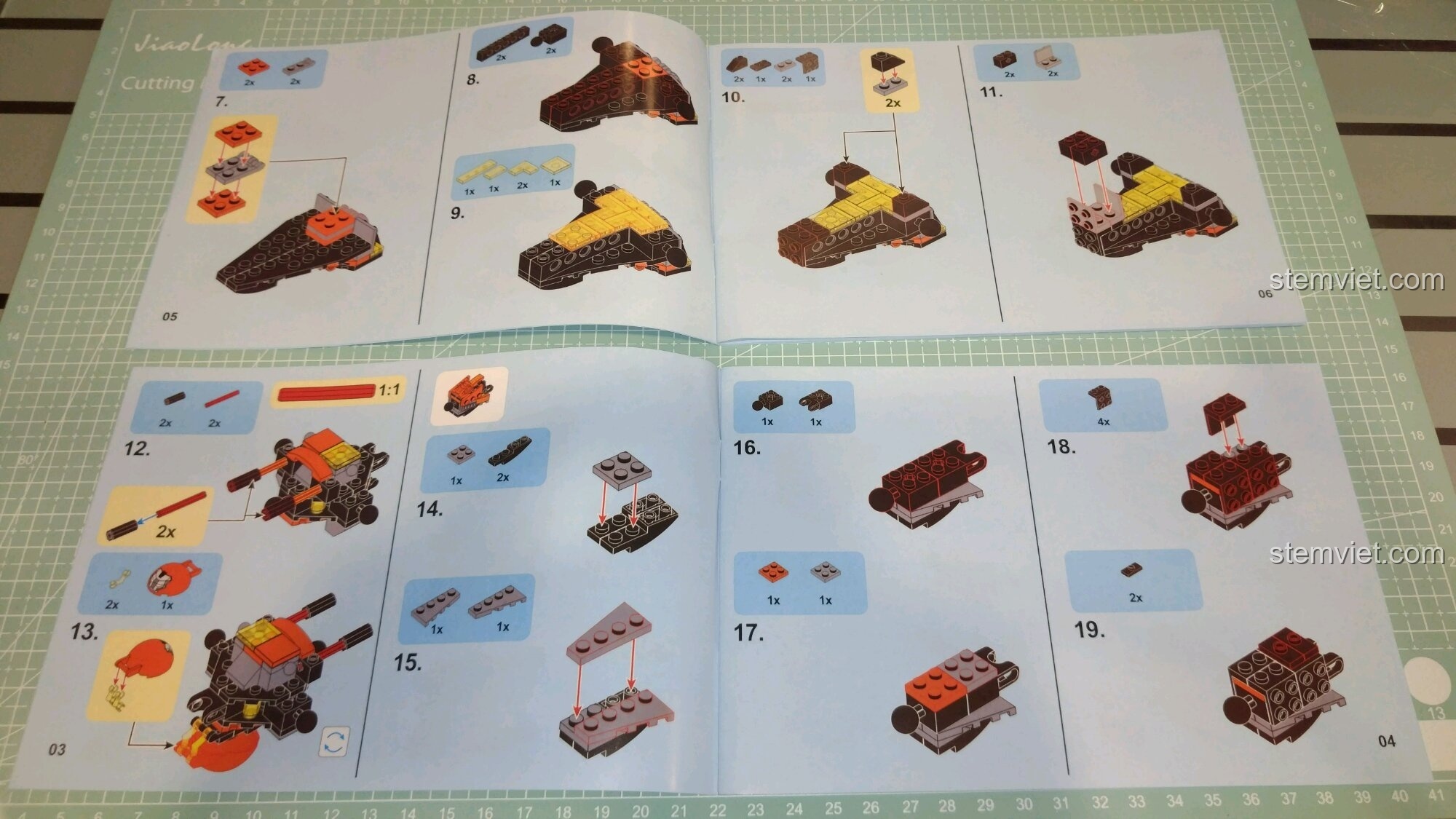 Sách hướng dẫn lắp ráp chi tiết cho hai mô hình của bộ Sembo 60020.