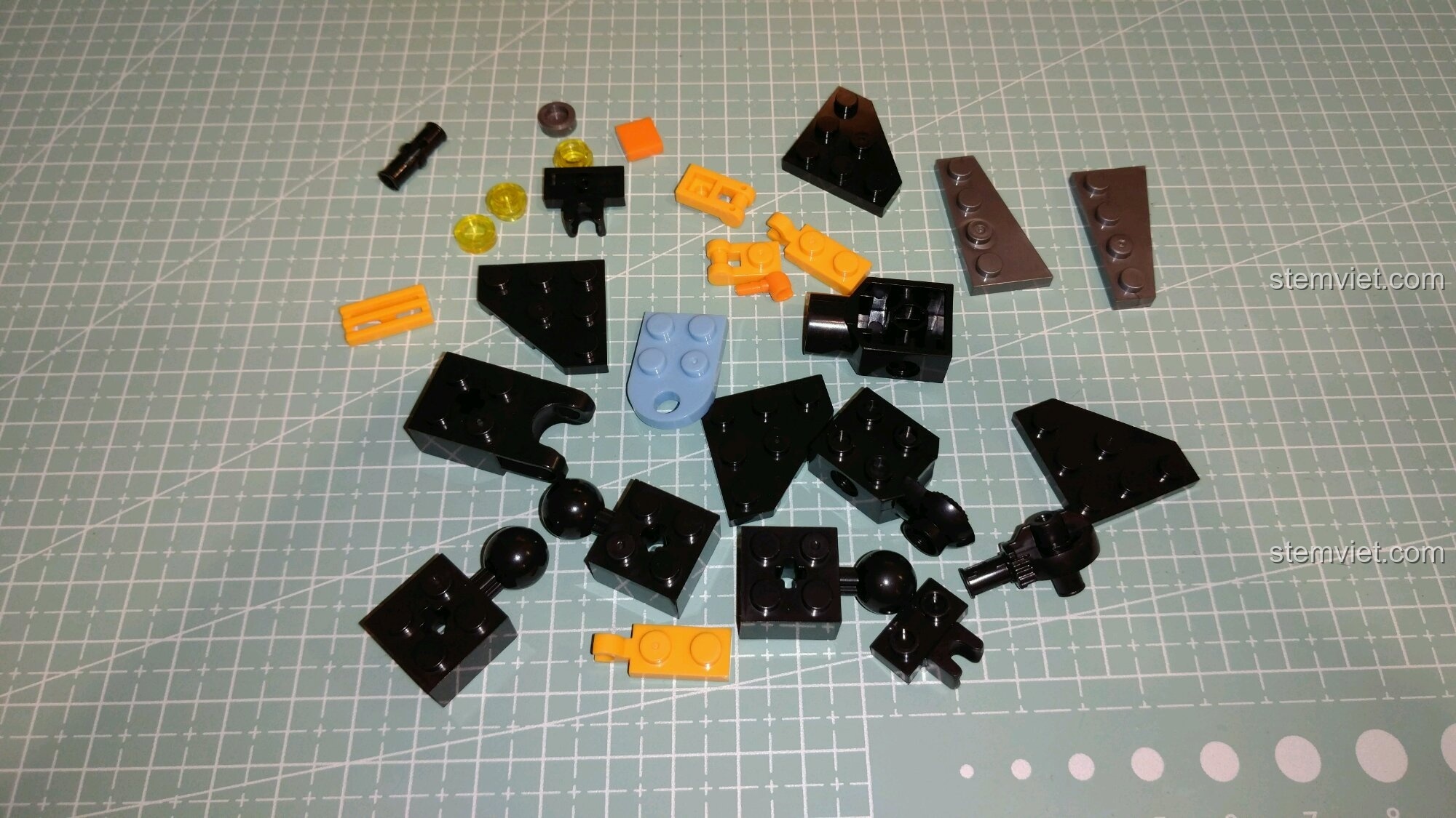 So sánh kích thước của Robot Hulkbuster MK36 Sembo 60020 với các mô hình mecha khác.