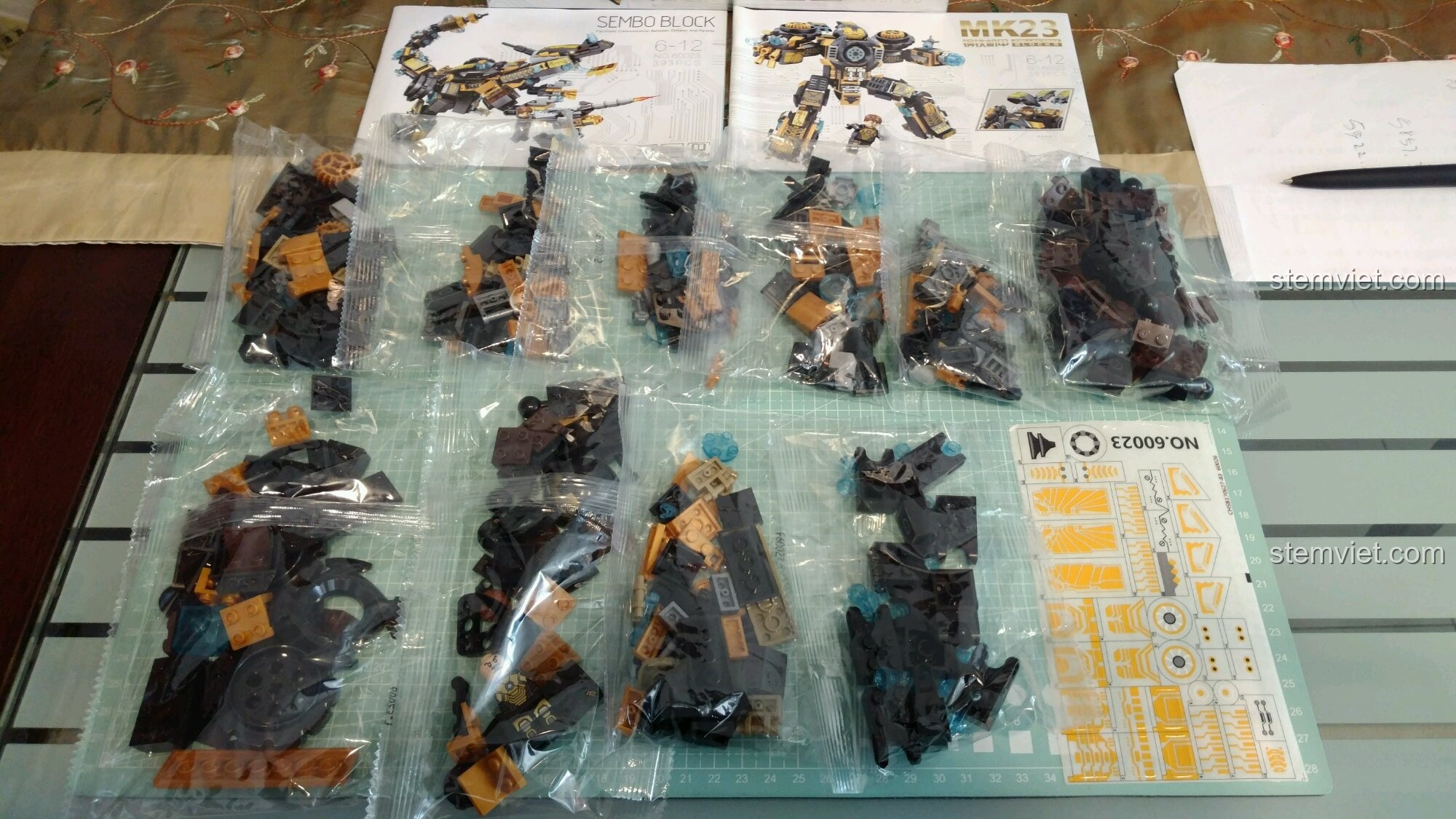 Toàn bộ các túi mảnh ghép và sticker của bộ đồ chơi Sembo 60023 Bộ Giáp Người Sắt MK23.