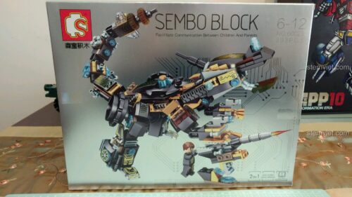 Mặt sau hộp bộ xếp hình Mecha chiến đấu MK23 Sembo 60023, thể hiện khả năng lắp ráp thành mô hình khủng long máy.