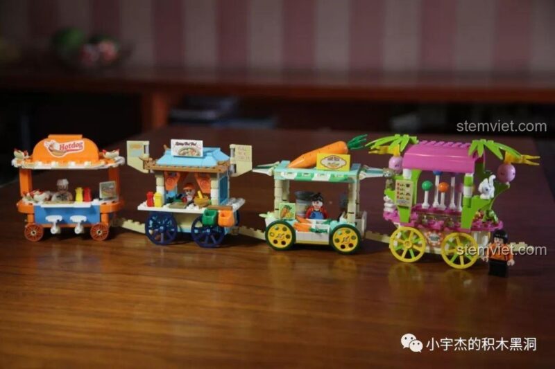 Bộ sưu tập 4 xe bán hàng rong mini Sembo 601115 được nối lại với nhau thành một đoàn tàu vui nhộn.