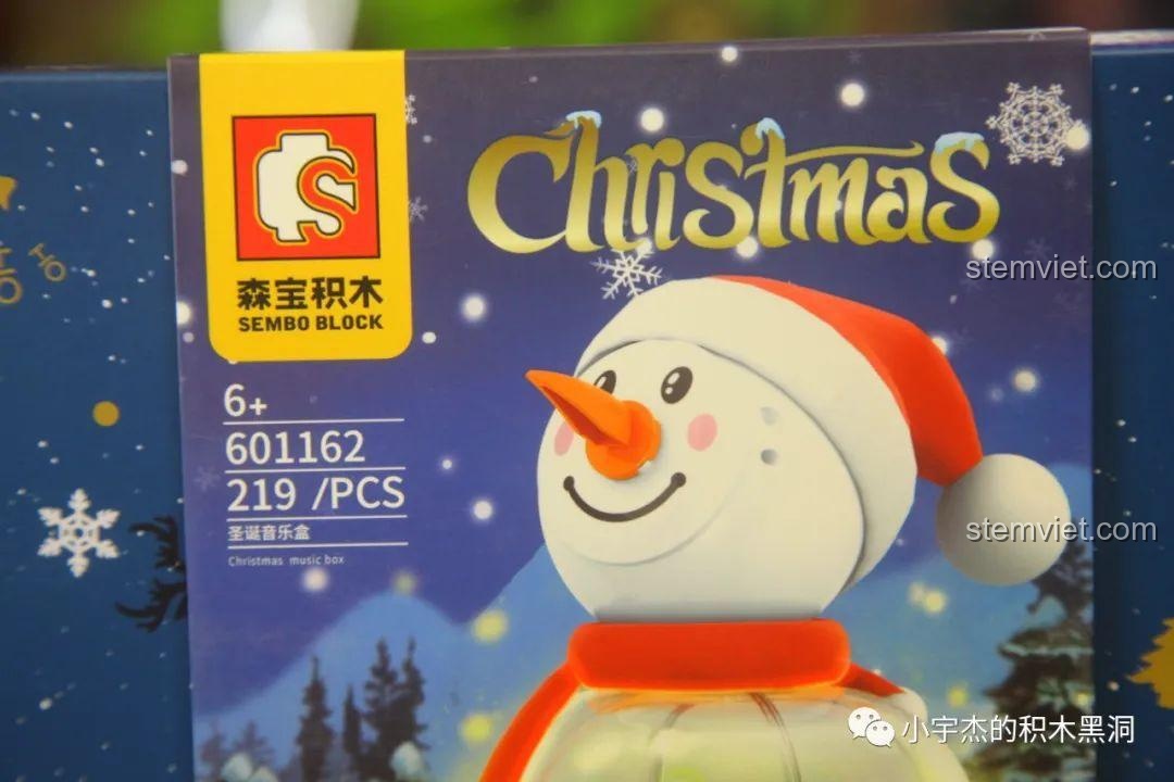 Cận cảnh hộp sản phẩm bộ lắp ráp Hộp nhạc Giáng sinh Sembo, hiển thị rõ mã 601162 và số lượng 219/220 chi tiết.